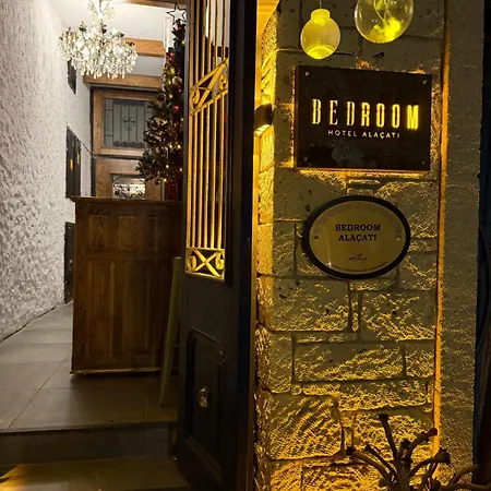 מלון Bedroom (adults Only) *